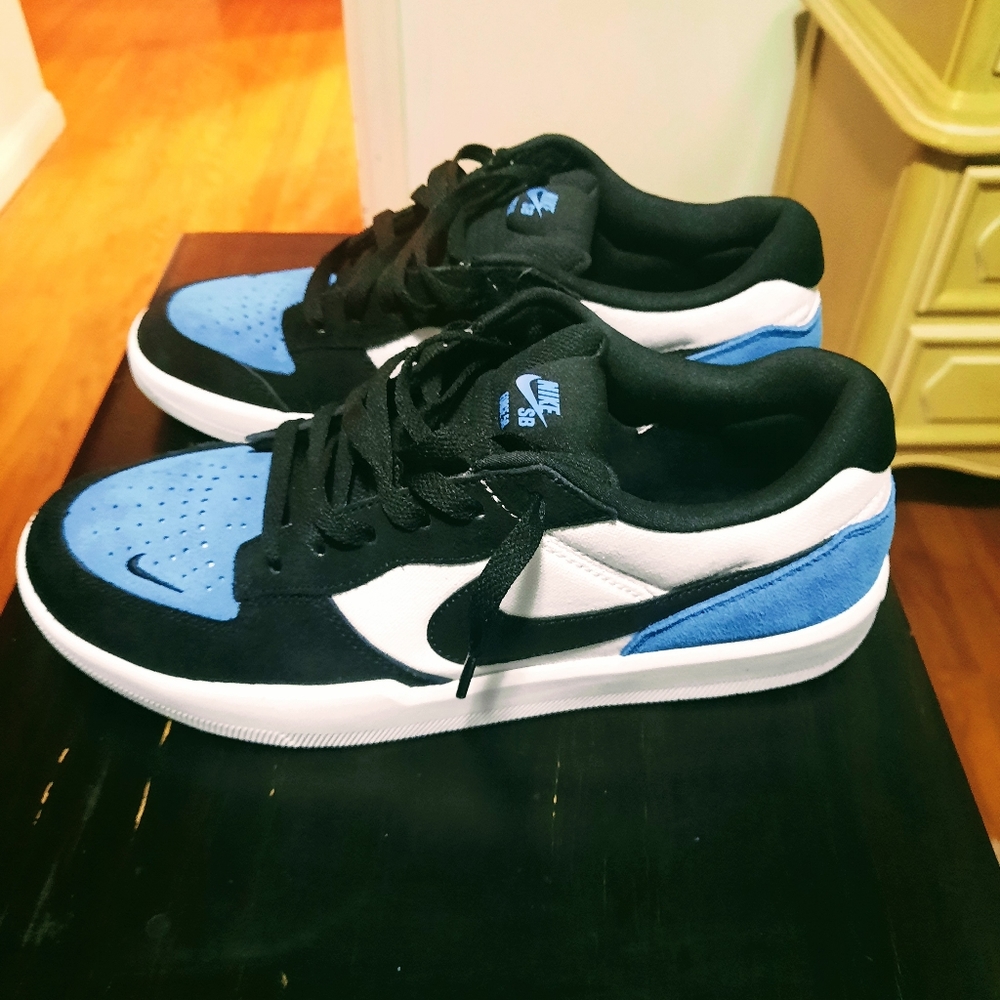 NIKE SB FORCE 58 Skate Shoes. EUC. Worn once.